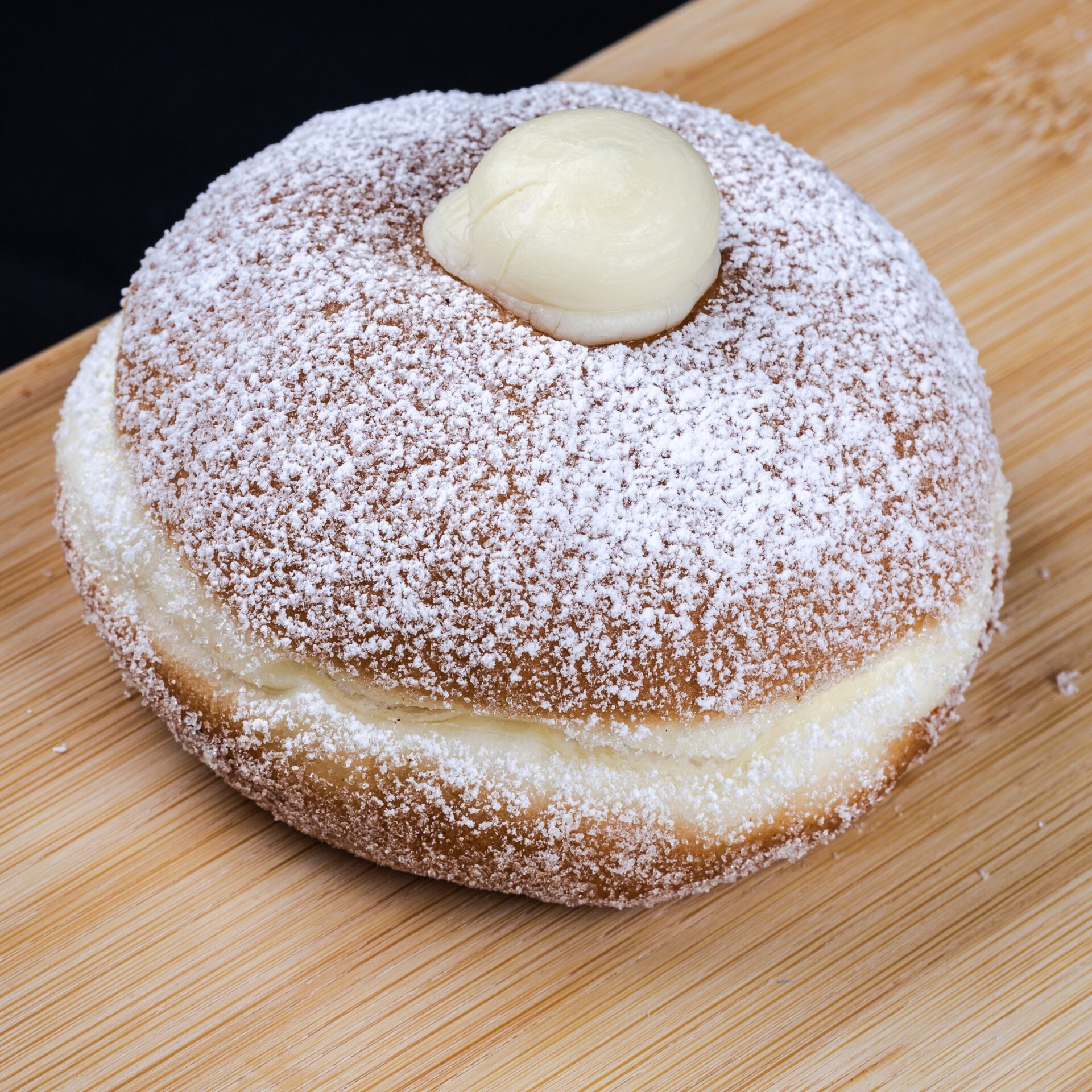https://apipasticceriasvizzera.gremcompany.com/api/files/awmtu8f0akdwy8o/a4mz8h7fq1p5604/bombolone_alla_crema_k_qvuso_h9_zo_DthLG7mDMG.jpg
